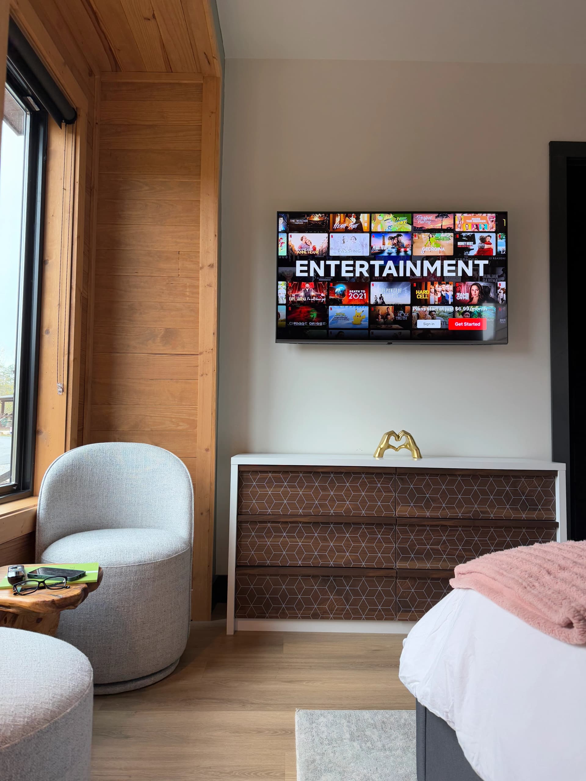 Cabin Entertainment Tv Netflix