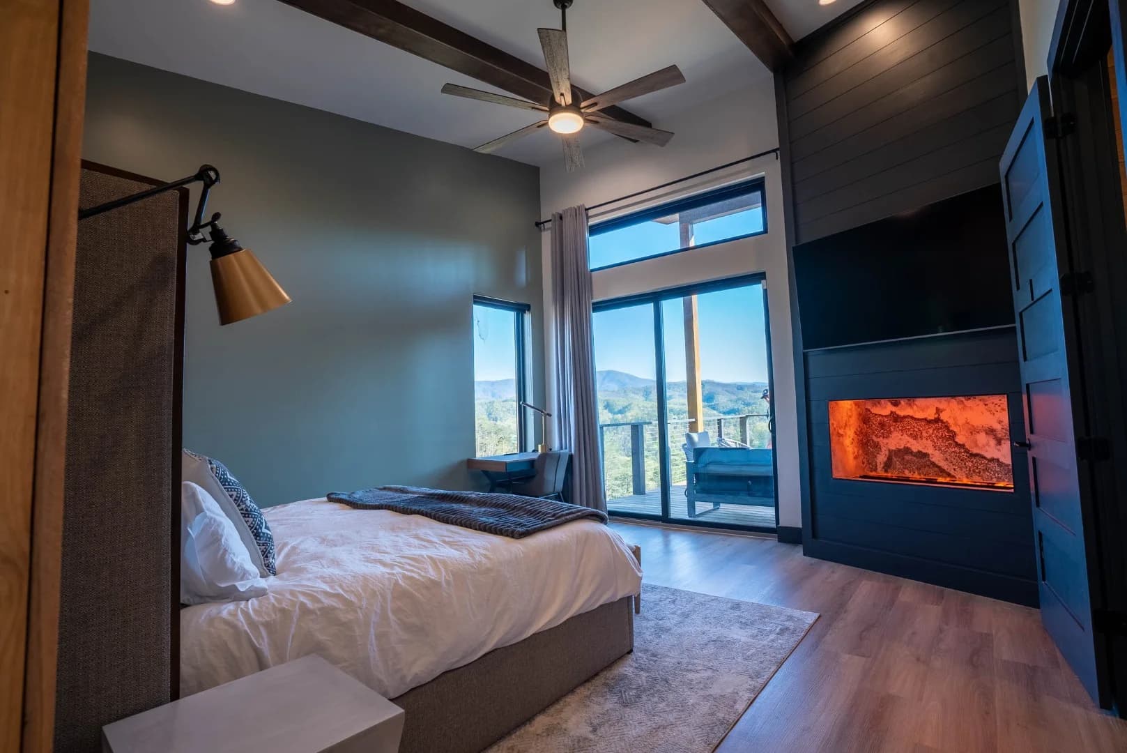Modern Cabin Rental Pigeon Forege