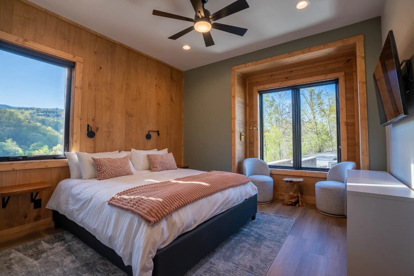 Pigeon Forge Cabin Rental Vacation Bedroom